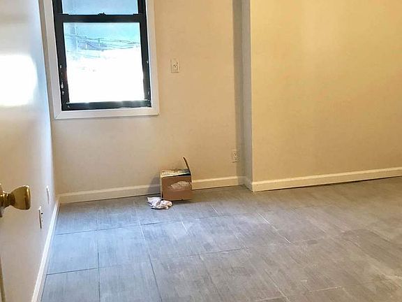 3rd image of 3018 Astoria Blvd