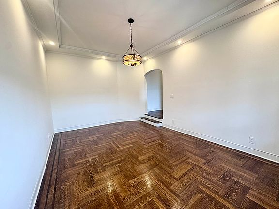 4th image of 1620 Caton Ave #6L