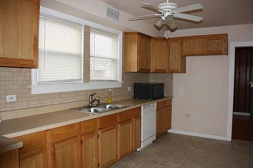 2nd image of 15837 Sawyer Ave