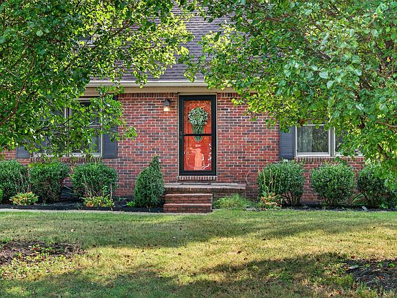 4th image of 135 Springmont Dr