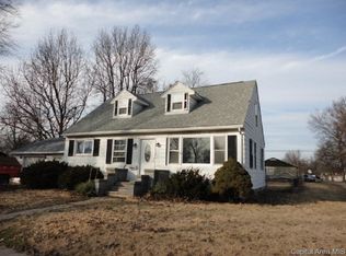 1101 W Prairie St, Taylorville, IL 62568
