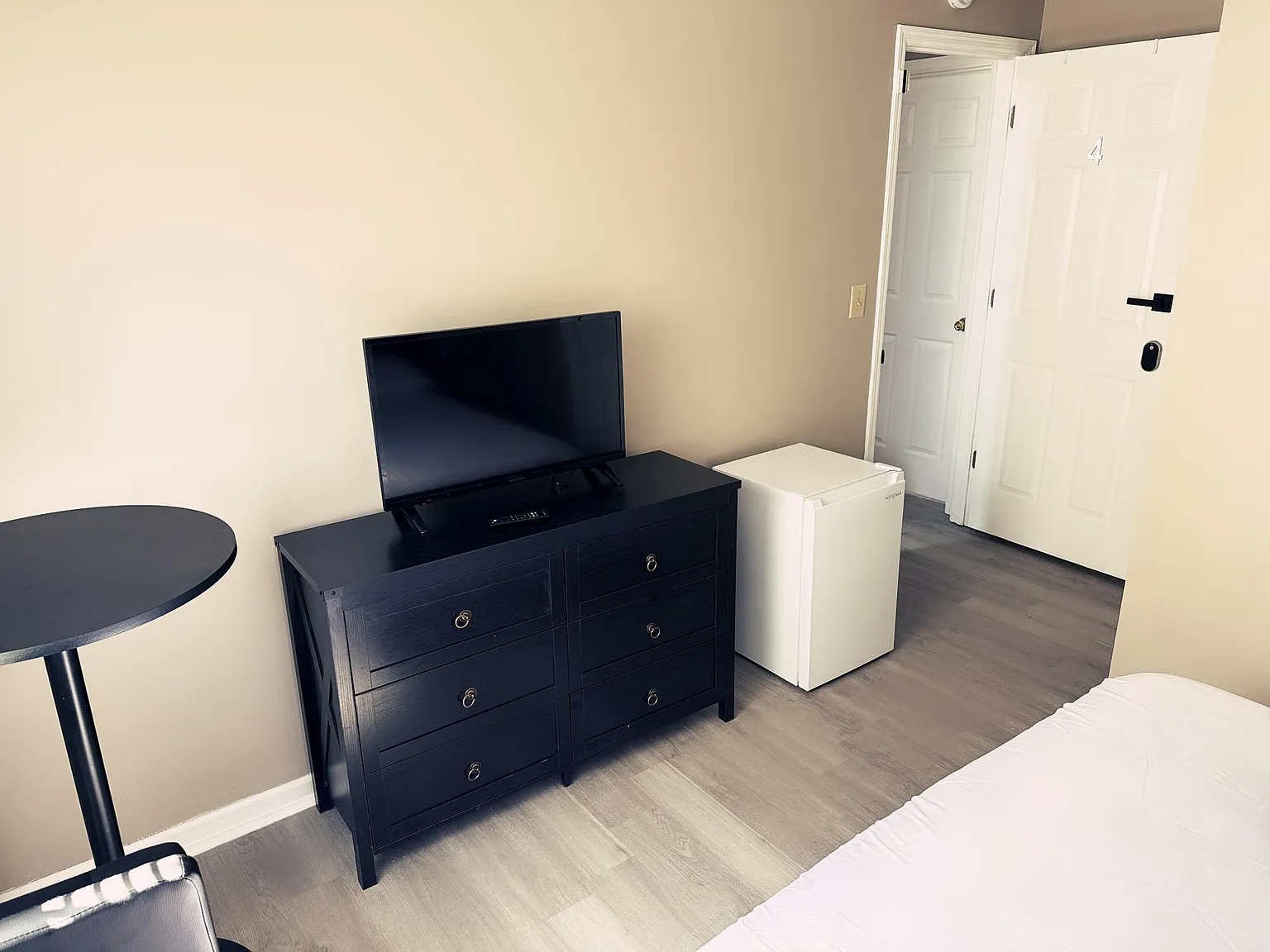 4 bed, 4.0 bath, 1744 sqft, $1,061 — Photo 2