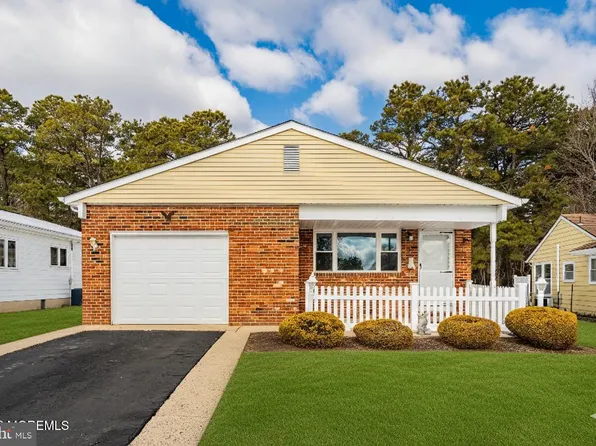 419 Costa Mesa Dr, Toms River, NJ 08757