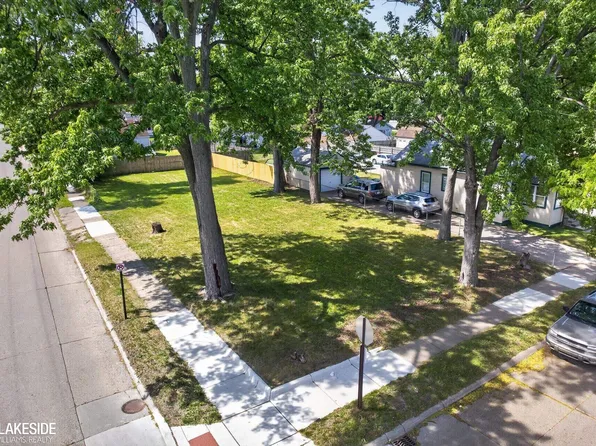 1336 E Meyers Ave, Hazel Park, MI 48030