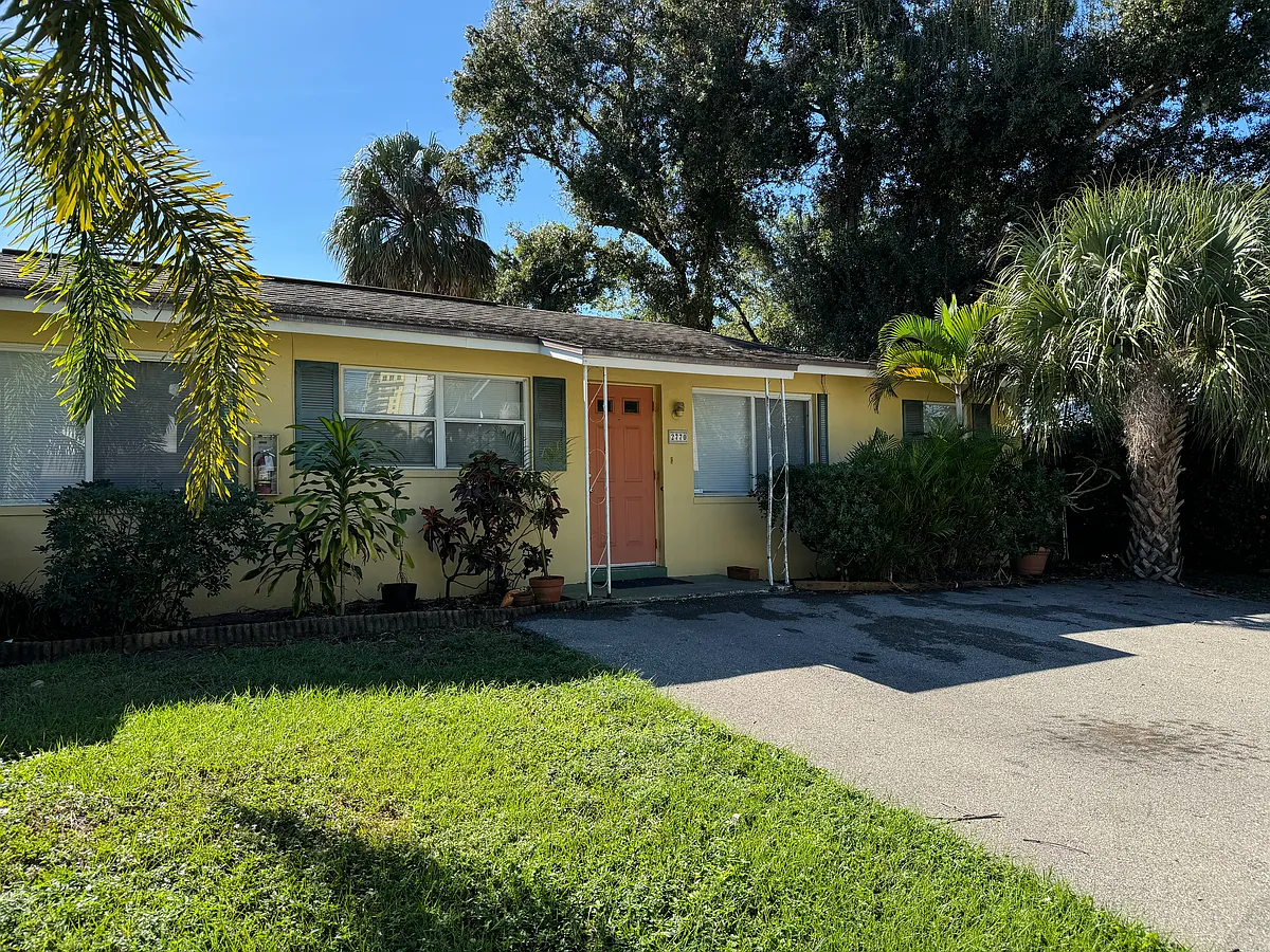 Charming 2BR/1BA - 2770 Providence St