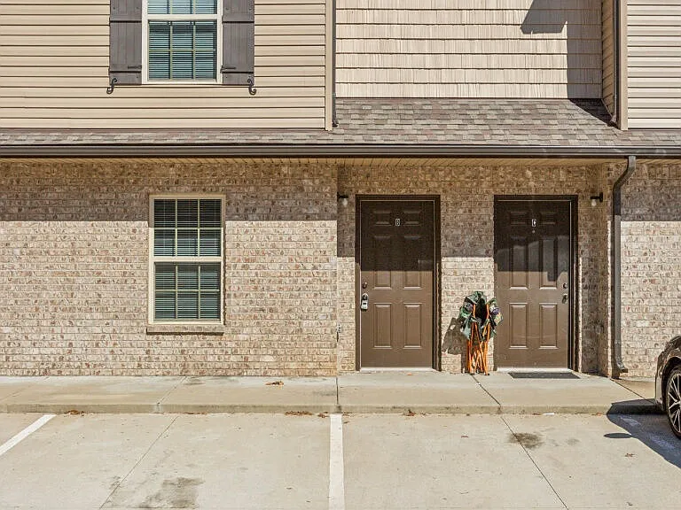 Center Pointe Townhomes — Photo 35