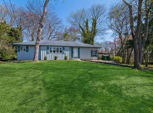 45 Dunn Ct, Sayville, NY 11782