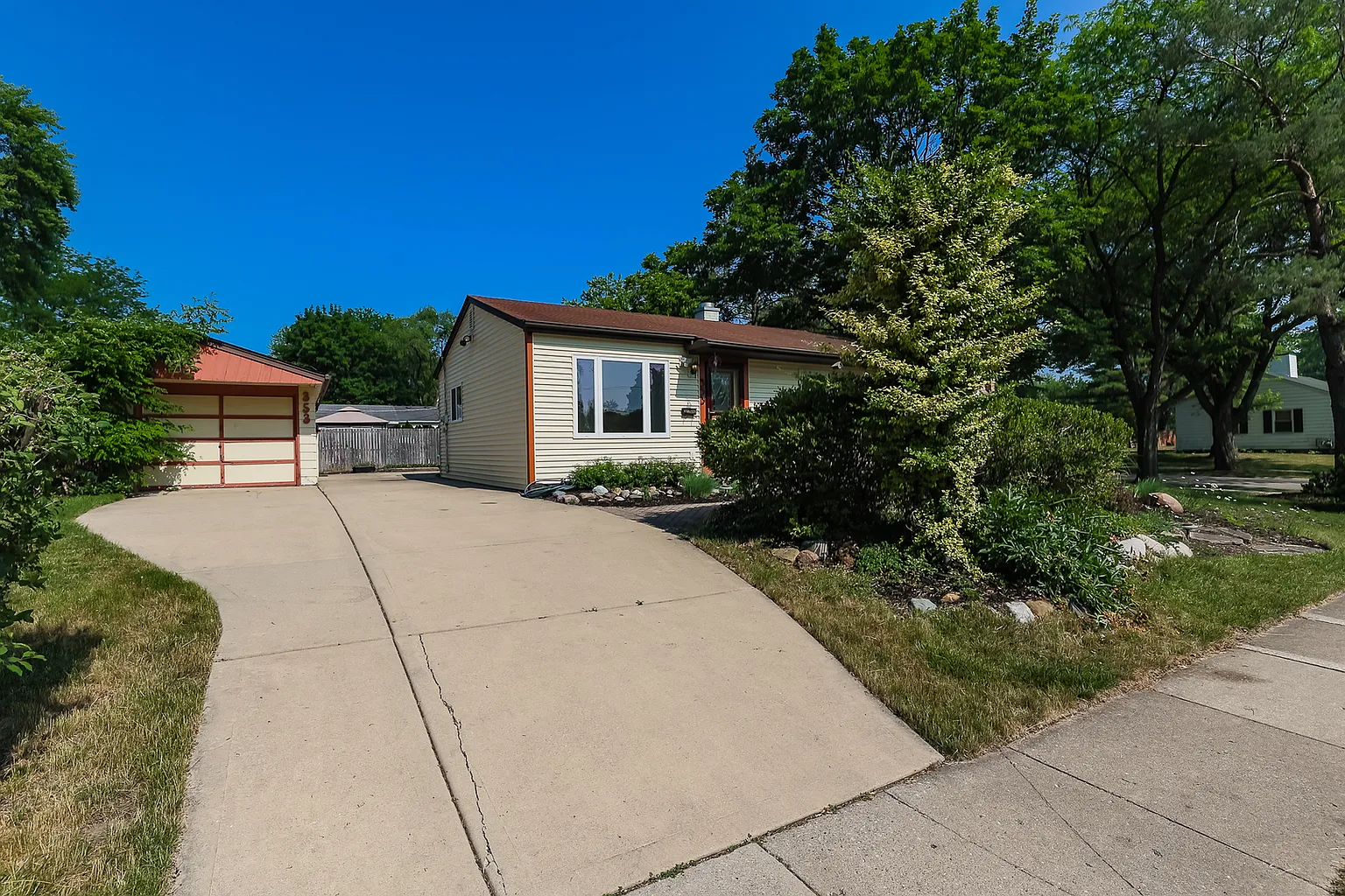 353 Raupp Blvd photo 1