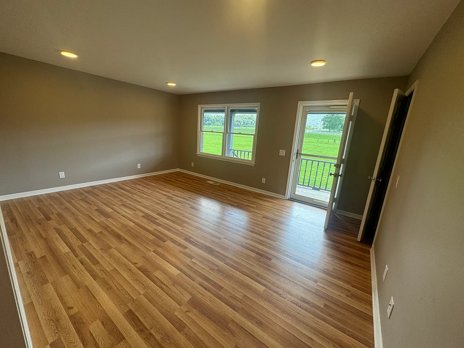 2 bed, 1000 sqft, $1,450 — Photo 1