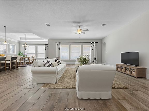4th image of 2603 Somerton Ct