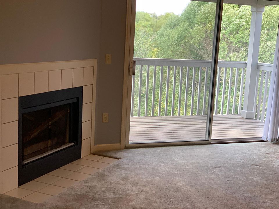 Living room with Fireplace