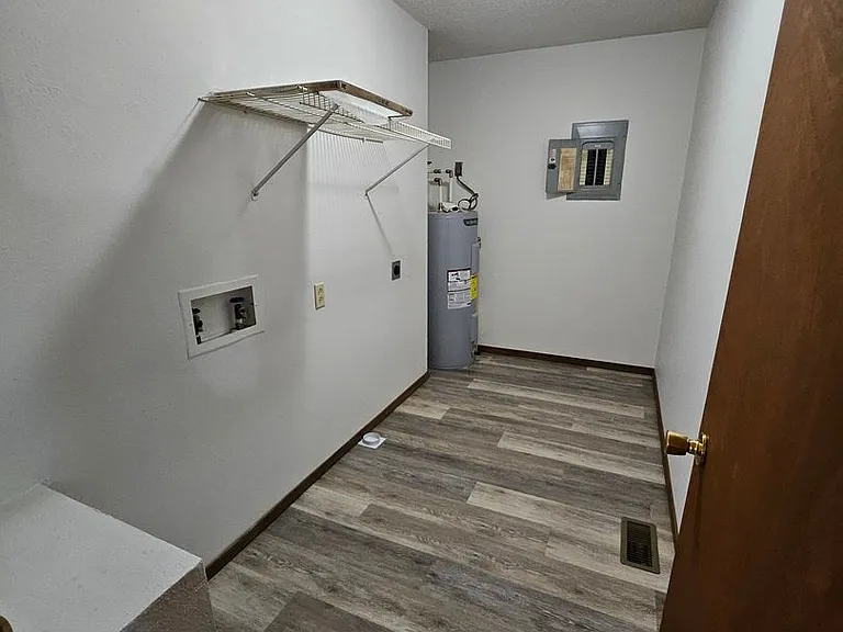 725 S Empire Ave — Photo 8