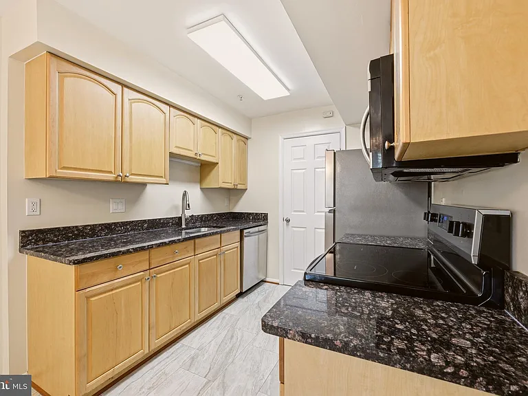 2505 McVeary Ct #11D — Photo 10