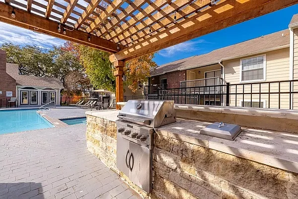 City Crest Apartments — Photo 9