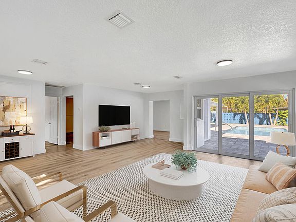5th image of 210 17th Avenue S