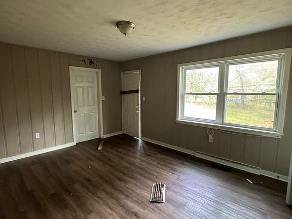 5th image of 2750 Pinedale St