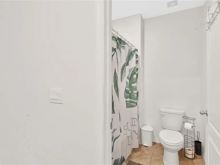 831 Turner Ln — Photo 20