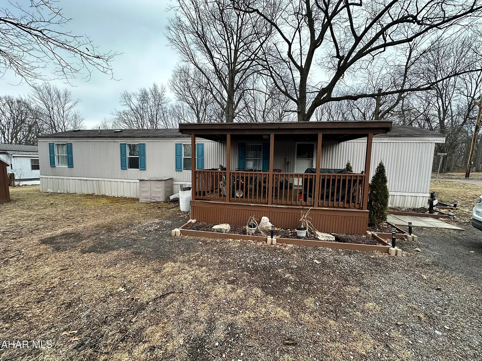 517 Margaret Rd photo 1