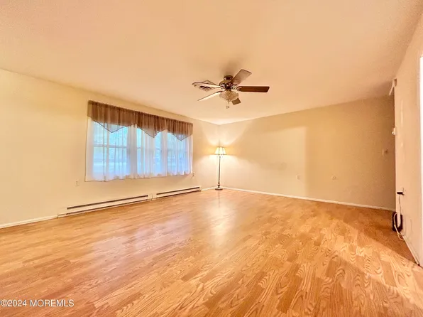 275A Kingston Court, Lakewood, NJ 08701
