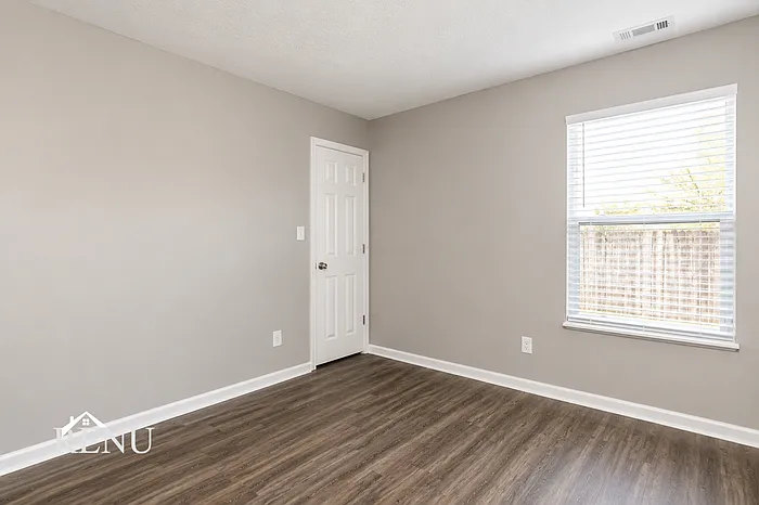 2710 Lucas Dr — Photo 16