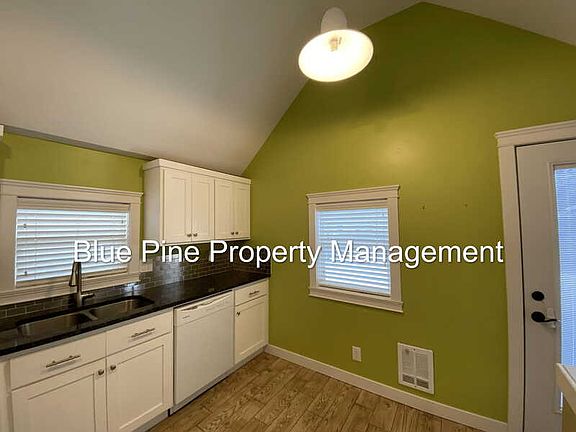 3rd image of 624 College St