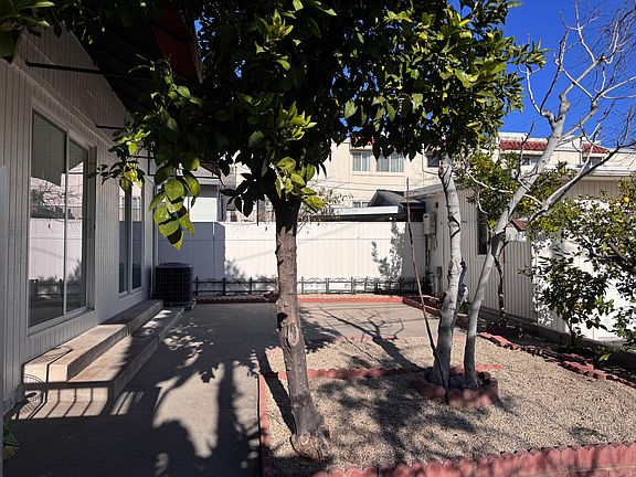 2nd image of 1112 Irving Ave