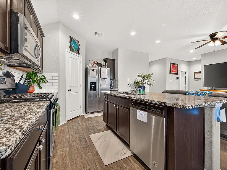 811 Petunia Falls Ln — Photo 16
