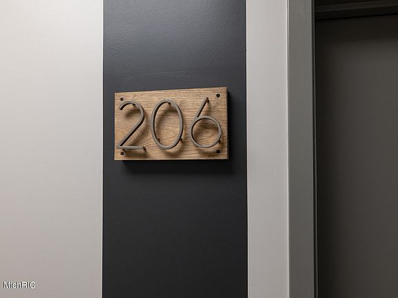 4th image of 335 Center St #206