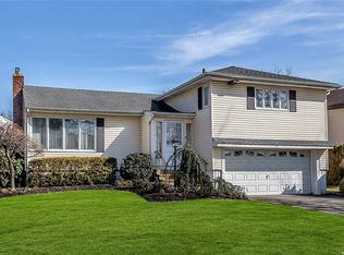 73 Pell Ter, Garden City, NY 11530