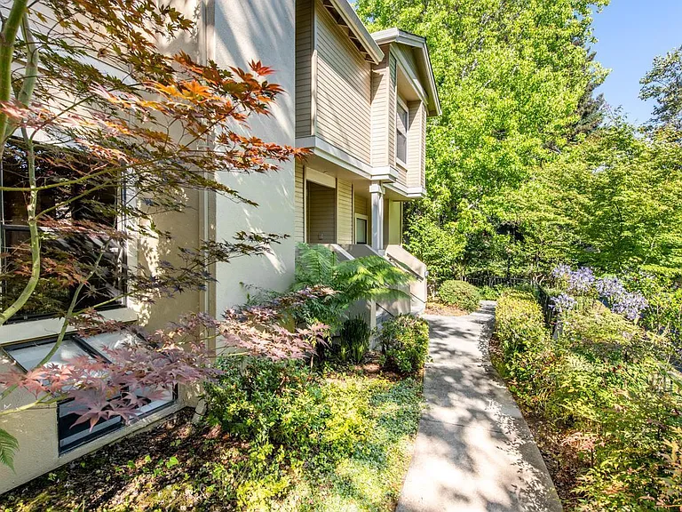 942 La Mesa Ter #B — Photo 1