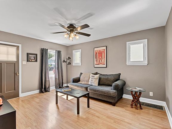 3rd image of 1439 Prather Ave