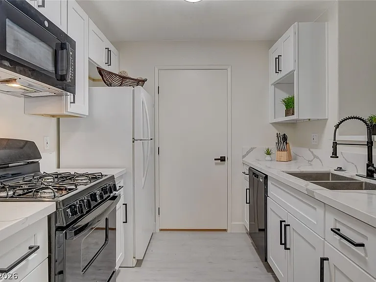 950 Seven Hills Dr #1422 — Photo 21