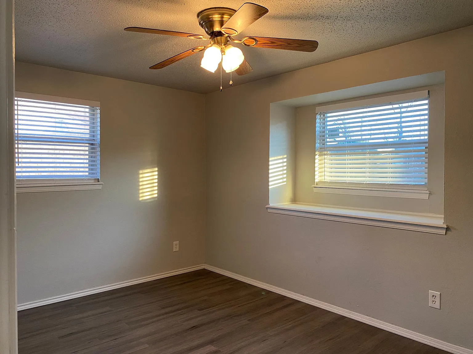 4 bed, 864 sqft, $1,195 — Photo 4