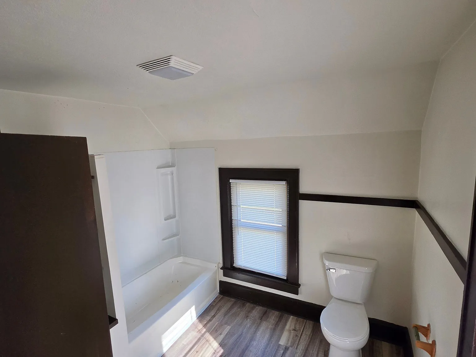 3 bed, 1.0 bath, 1336 sqft, $1,500 — Photo 1