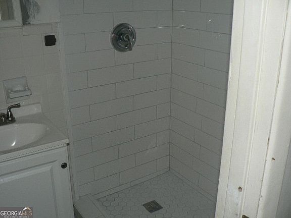 4th image of 3098 Robindale Rd
