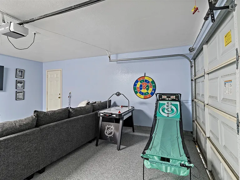 1405 Delabrook Ct — Photo 15