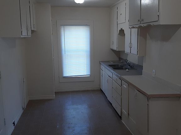 2nd image of 4905 Sandage Ave