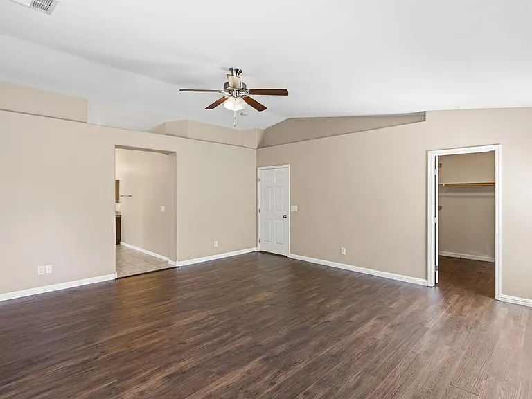 527 Newberry Springs Dr — Photo 22