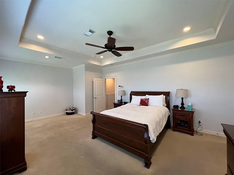 2807 Albany St — Photo 15