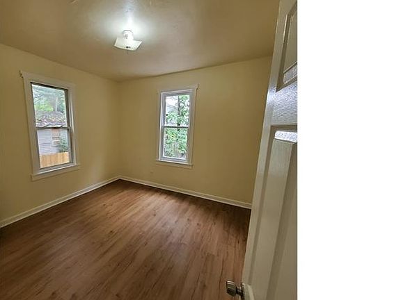 3rd image of 144 S Durand Pl #1R