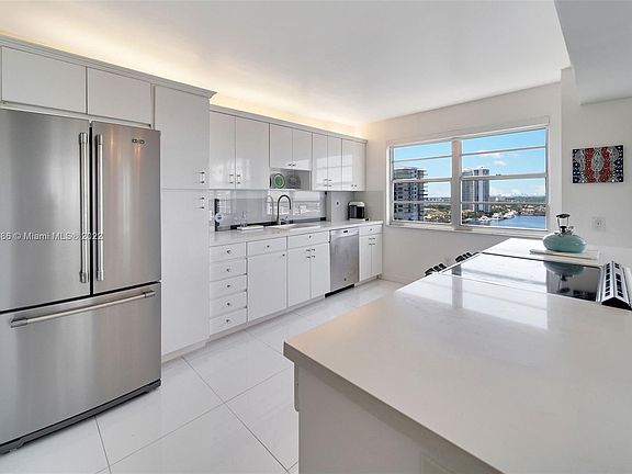 4th image of 2851 NE 183rd St APT 1616