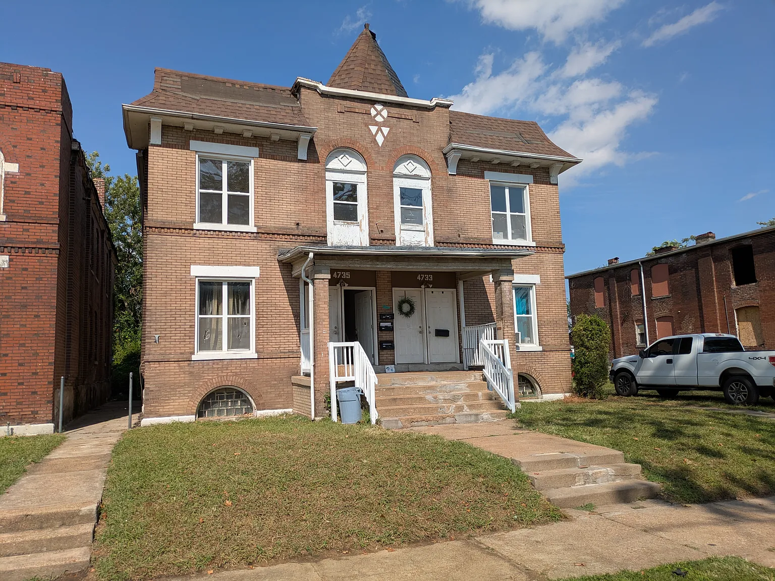 4735 McMillan Ave — Photo 2