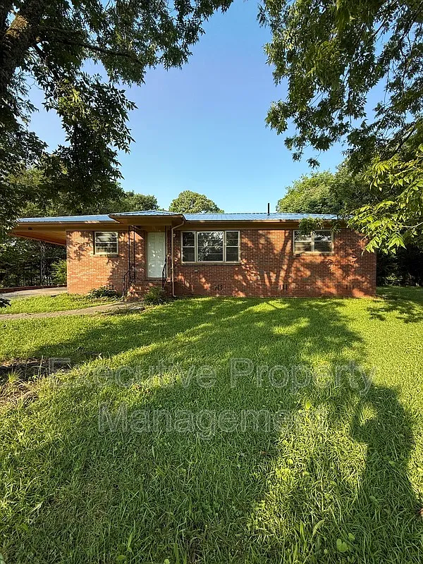 3 bed, 2.0 bath, 1144 sqft, $1,200 — Photo 1