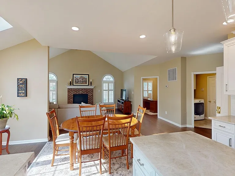 43911 Camellia St — Photo 18