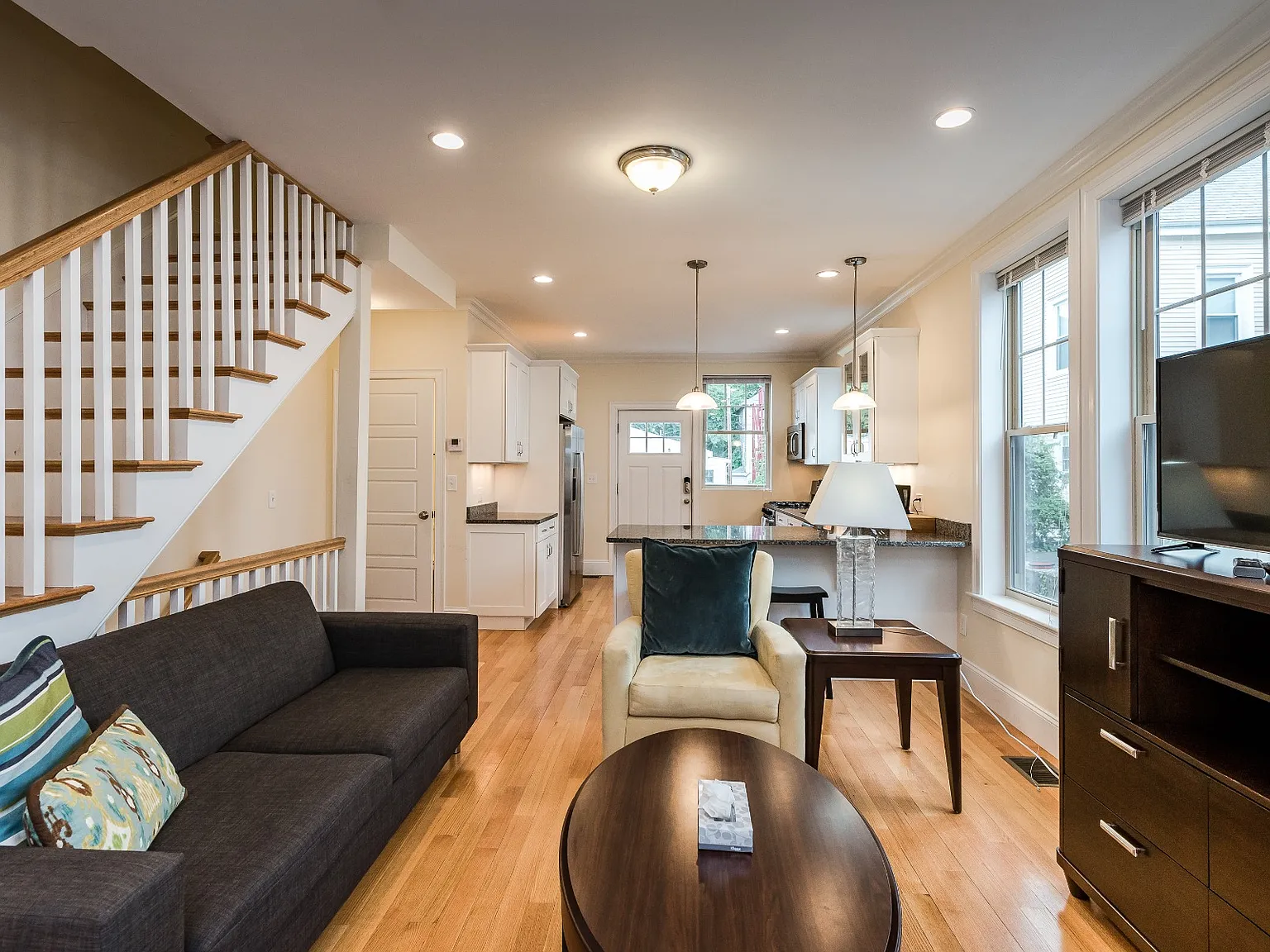 3 bed, 2.5 bath, 1750 sqft, $5,900 — Photo 3