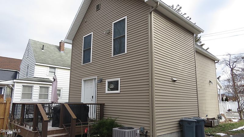 4th image of 10 S Reynolds Street