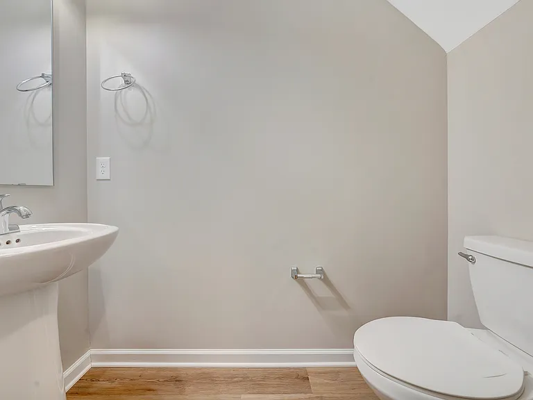905 Holland Loop NW — Photo 8