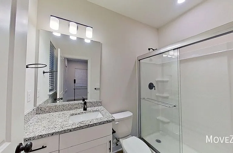 324 Houston St — Photo 13