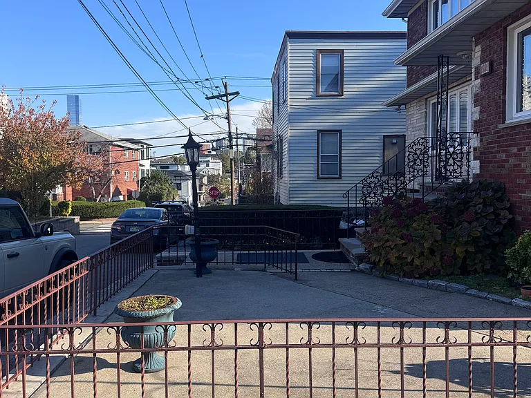 494 Catherine St #2 — Photo 18