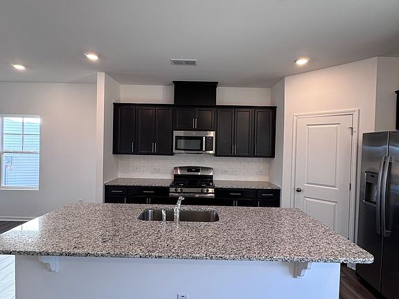 5th image of 524 Venetian Dr